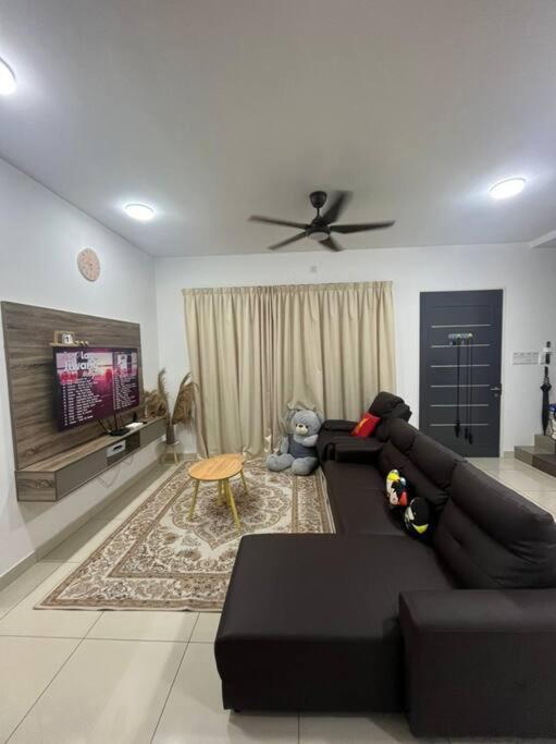 Hadeerna Homestay - Double Storey Terrace Chemor Buitenkant foto
